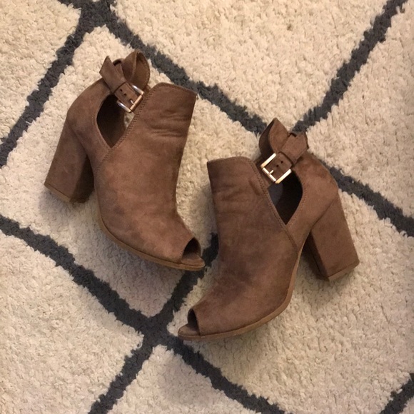 TOP Moda Shoes - Cut out booties🍂
